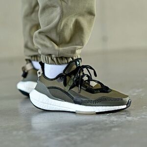 ADIDAS
ULTRABOOST 21 X PARLEY LEATHER FOCUS OLIVE RUNNING SNEAKERS Sz 11